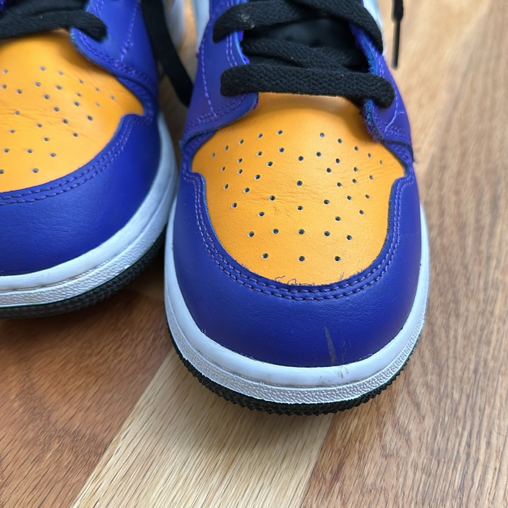 EUC Air Jordan 1 Mid - Lakers colors - Picture 9 of 10